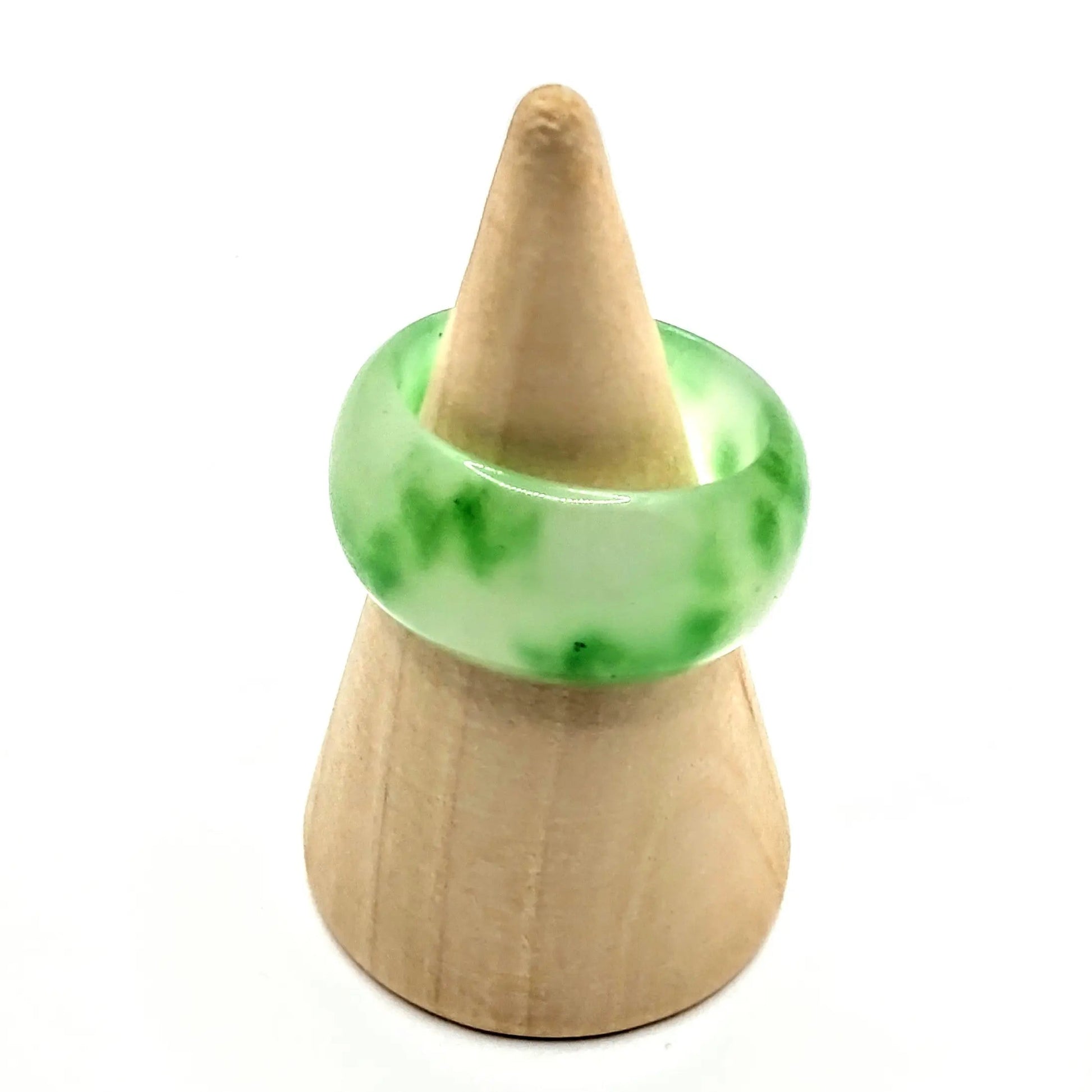 Ring -Natural Jade -Size 6-10 Jade Aromes Evasions 